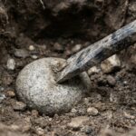 How do I prevent my digging bar from slipping when hitting round stones?